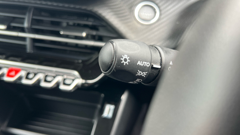 Peugeot 208 1.2 PureTech 100 Active Premium + 5dr Petrol Hatchback